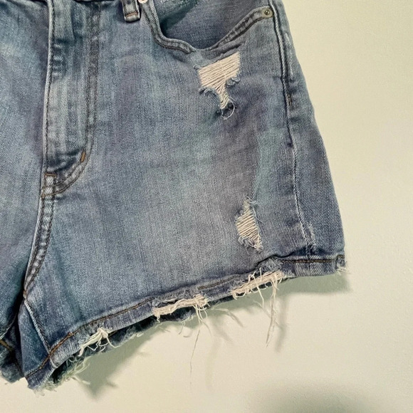 Uniqlo Women’s Distressed Denim Shorts - Picture 2 of 11